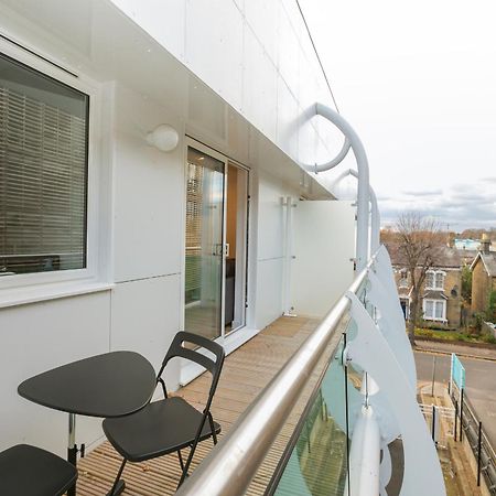 Skyvillion - Cozy Apartments In Enfield Town With Free Parking & Wifi Exteriör bild